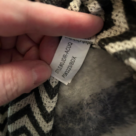 Chevron Infinity Scarf Bordeaux - Picture 4 of 7